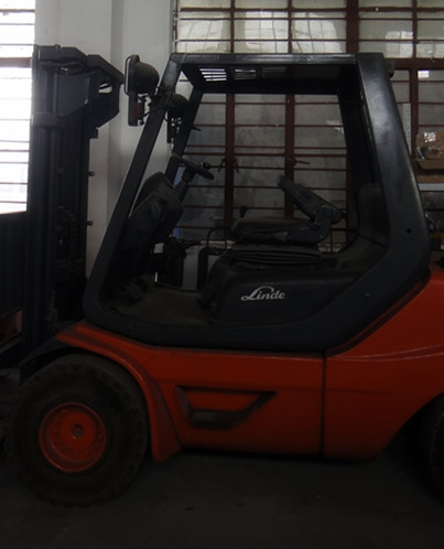 林德H30柴油平衡重叉車