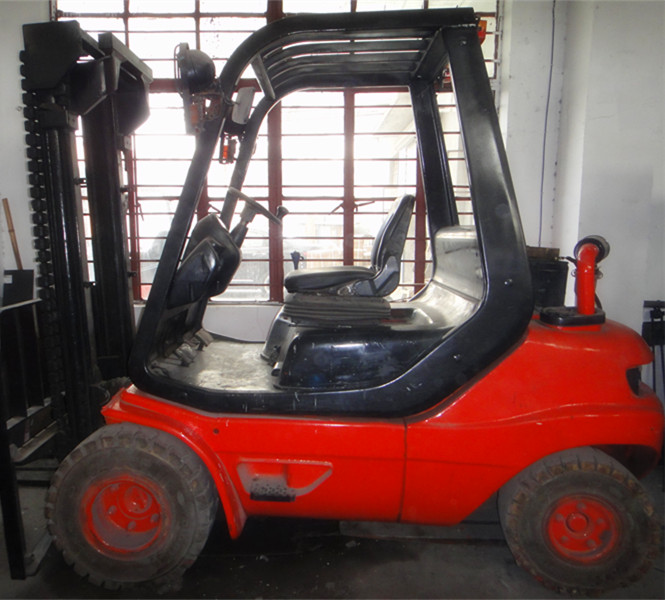 林德H30柴油平衡重叉車