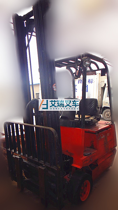 林德E15C-322電動(dòng)平衡重叉車