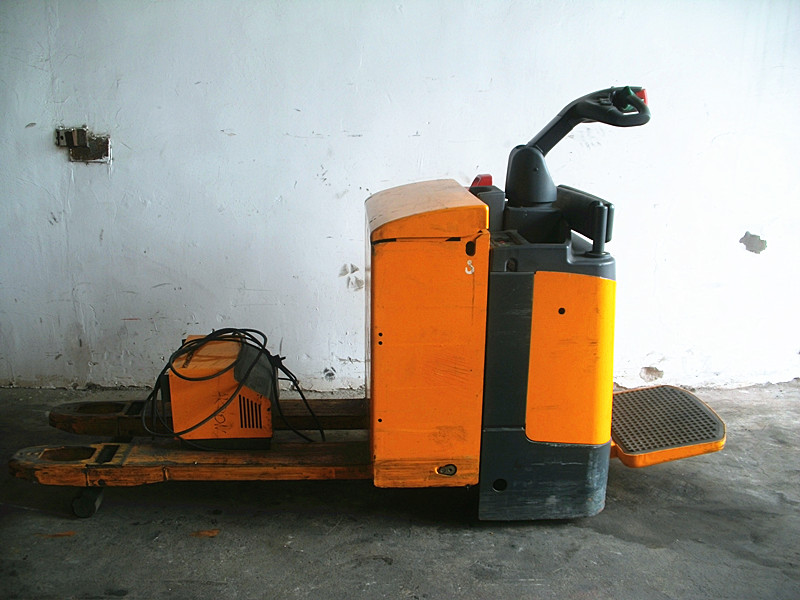 永恒力ERE120電動(dòng)托盤車